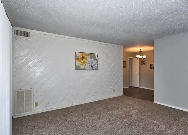 Property at Bristol Park Apartments - 4414 S Garnett Rd, Tulsa, OK, 74146, 0 beds, 1 bath, [object Object]