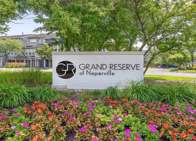Photo of 504 Chamberlain Ln, Naperville, IL 60540