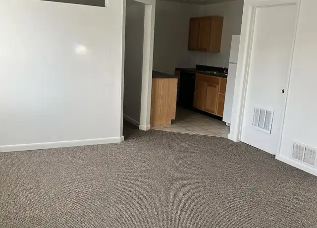 Property at 902 N Charles St, Macomb, IL, 61455, 1 bed, 1 bath, [object Object]