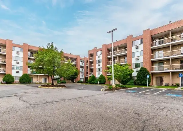 Property at 4975 Washington St, West Roxbury, MA, 02132, 2 beds, 2 baths, [object Object]