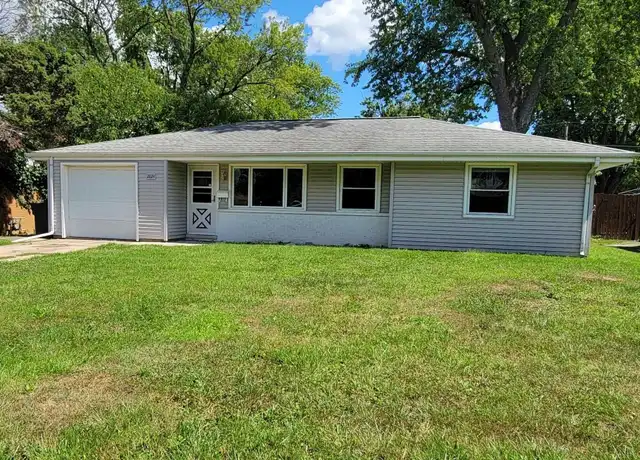 Property at 2624 N Renwood Ave, Peoria, IL, 61604, 3 beds, 1 bath, [object Object]