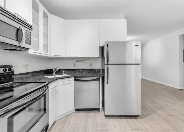 Property at 1622 Bay Rd #202, Miami Beach, FL, 33139, 2 beds, 1 bath, [object Object]