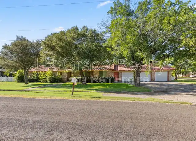Property at 525 W 4th St, Crawford, TX, 76638, 3 beds, 2 baths, [object Object]