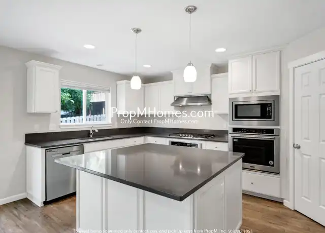 Property at 2867 SE Malcolm St, Portland, OR, 97222, 4 beds, 2.5 baths, [object Object]