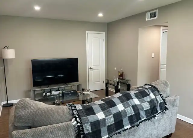 Property at 3421 N Oakland Ave #3, Milwaukee, WI, 53211, 1 bed, 1 bath, [object Object]