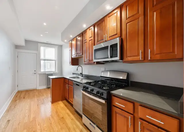 Photo of 1642 W Estes Ave, Chicago, IL 60626
