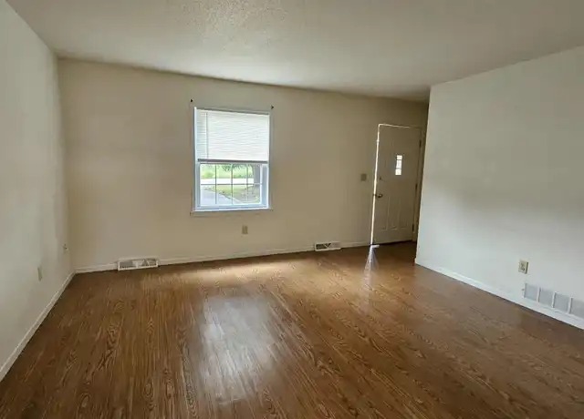 Property at 205 Country Villa Ln, St Robert, MO, 65584, 2 beds, 1 bath, [object Object]
