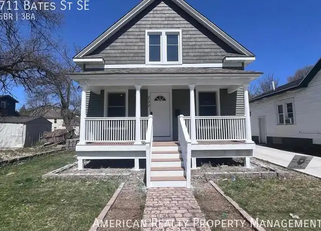 Property at 711 Bates St SE, Grand Rapids, MI, 49503, 5 beds, 3 baths, [object Object]