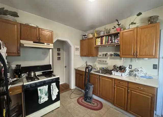 Property at 71 Winchester St Unit 1, Medford, MA, 02155, 3 beds, 1 bath, [object Object]