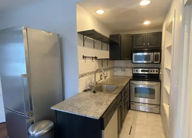 Property at 3830 Warwick Blvd Unit 2B, Kansas City, MO, 64111, 1 bed, 1 bath, [object Object]