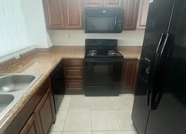 Property at 752 Executive Center Dr #15, West Palm Beach, FL, 33401, 1 bed, 1 bath, [object Object]