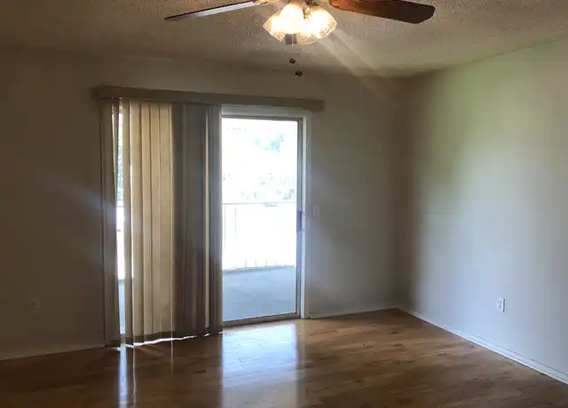 Property at 1208 Bush River Rd Unit G10, Columbia, SC, 29210, 2 beds, 2 baths, [object Object]