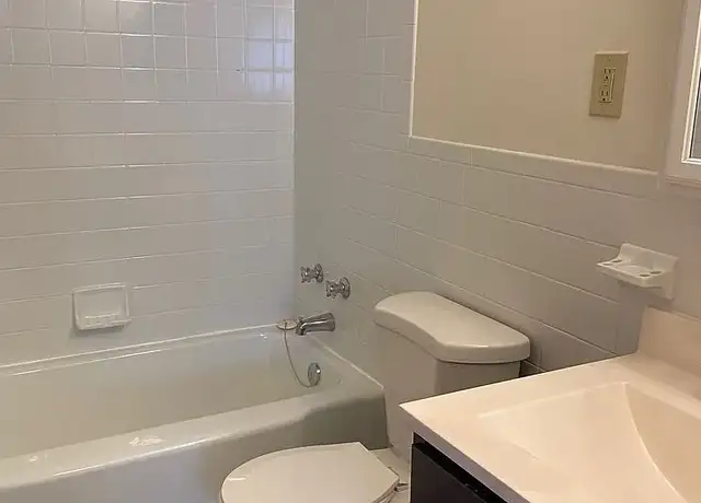 Photo of 150 River Rd, Manchester, NH 03104