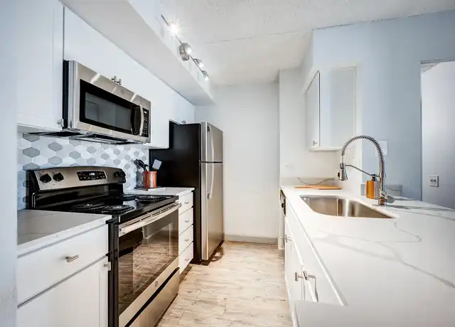 Property at Capri on Camelback - 5115 N 40th St, Phoenix, AZ, 85018, 1 bed, 1 bath, [object Object]