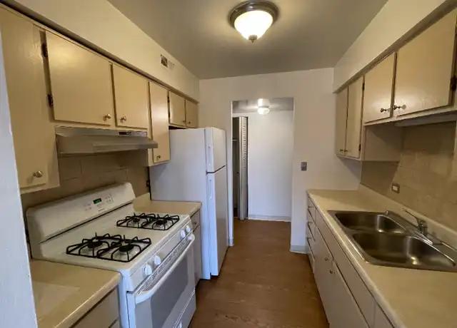 Property at 338 N Green Bay Rd Unit 1102, Waukegan, IL, 60085, 2 beds, 1 bath, [object Object]