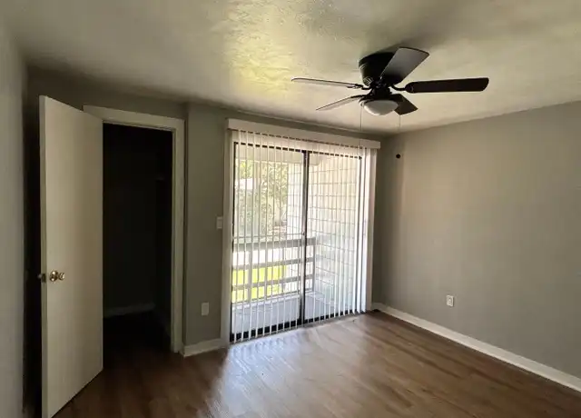 Property at 618 SW 68th Ter, Gainesville, FL, 32607, 2 beds, 1.5 baths, [object Object]