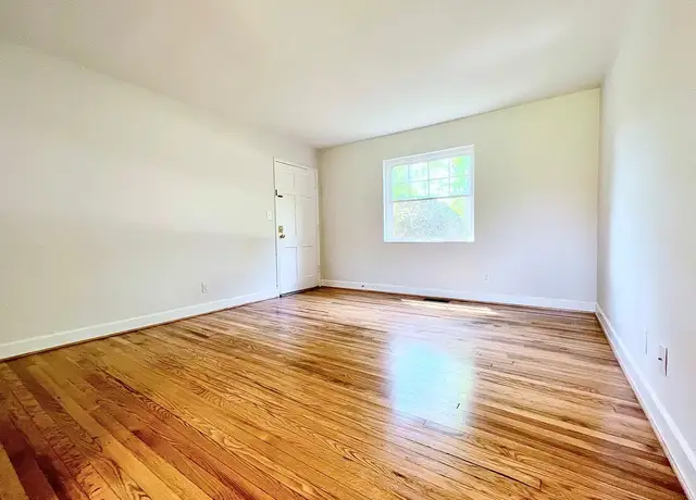 Photo of 300 Ashland Dr, Greensboro, NC 27403