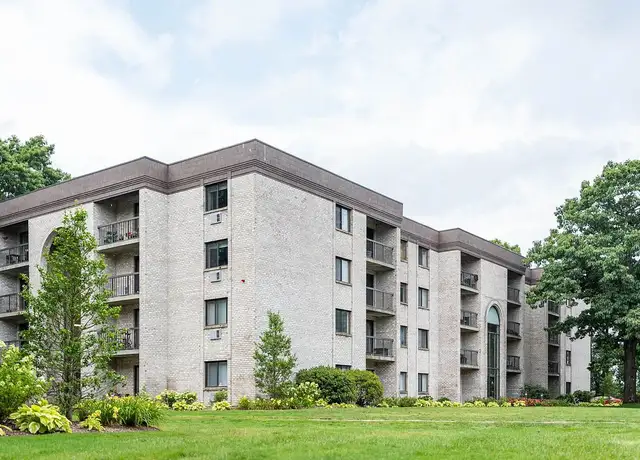 Photo of 51 Commons Dr, Shrewsbury, MA 01545