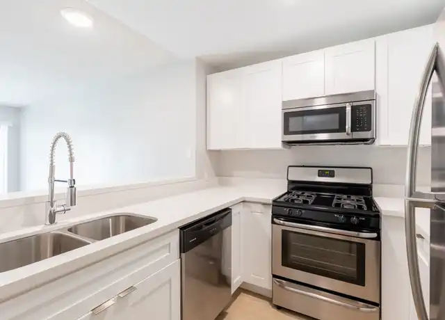 Property at Spacious 2 Bedroom/2 Bath Apartment in KoreaTown - - 130 S Alexandria Ave, Los Angeles, CA, 90004, 2 beds, 2 baths, Contact for Price