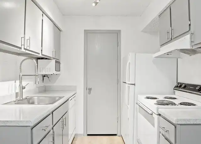 Property at Eagle Point - 5808 E 71st St, Tulsa, OK, 74136, 1-2 bed, 1-2 bath, [object Object]