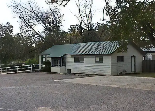 Property at 805 S Jackson St, Jacksonville, TX, 75766, 5 beds, 1 bath, [object Object]