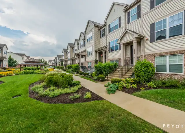Property at 1252 Evergreen Ave, Des Plaines, IL, 60016, 3 beds, 2.5 baths, [object Object]