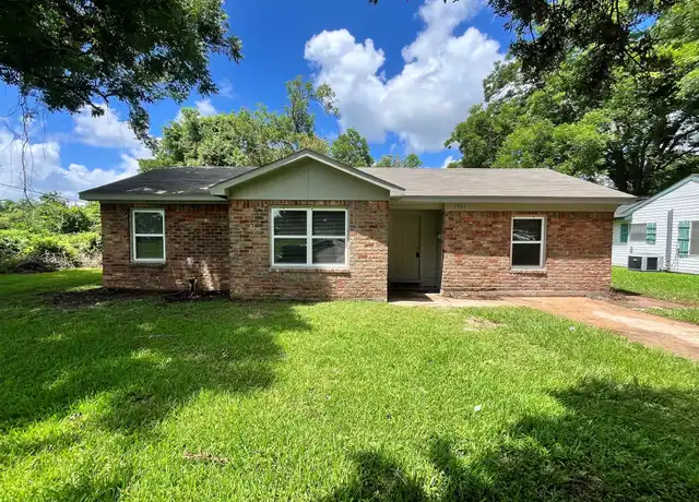 Property at 1001 Mac Dr, Sweeny, TX, 77480, 3 beds, 2 baths, [object Object]