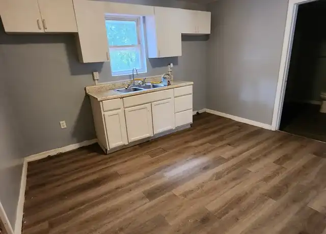 Property at 424 Ash St #2, Erie, PA, 16507, 3 beds, 1 bath, [object Object]
