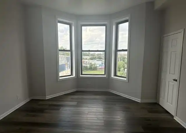 Property at 3215 W Cermak Rd Unit : 3F, Chicago, IL, 60623, 2 beds, 1 bath, [object Object]