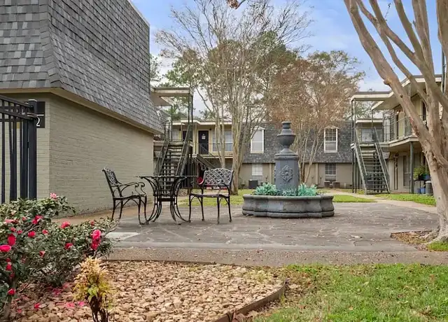 Property at Holly Place Apartments - 710 S College Rd, Lafayette, LA, 70503, 1-2 bed, 1 bath, [object Object]