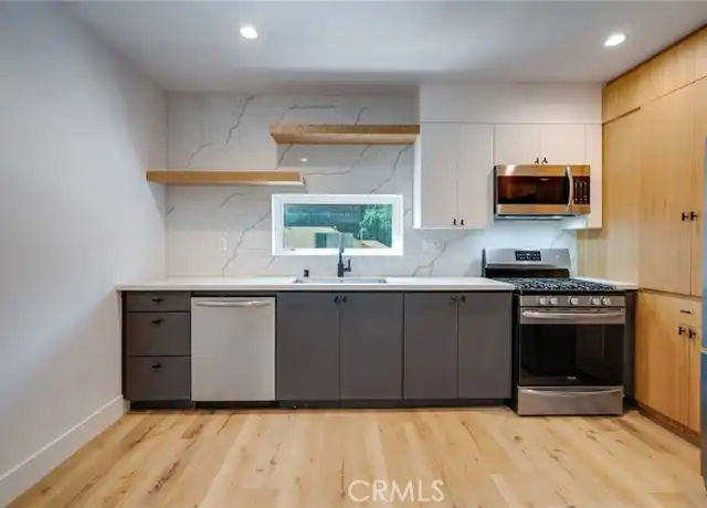 Property at 6201 La Mirada Ave Unit 6, Los Angeles, CA, 90038, 2 beds, 2 baths, [object Object]