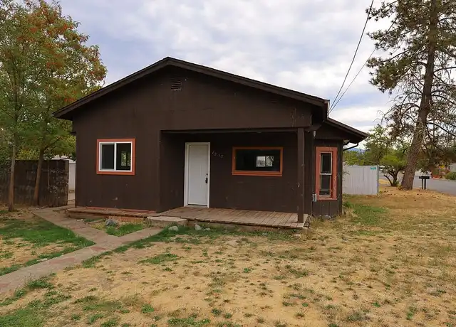 Property at 1215 SW Isham St, Grants Pass, OR, 97526, 2 beds, 1 bath, [object Object]