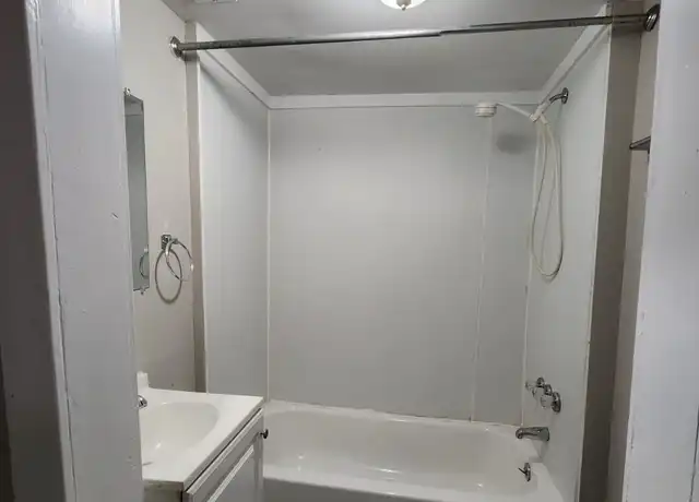 Property at 512 S Government St, Lincolnton, NC, 28092, 2 beds, 2 baths, [object Object]