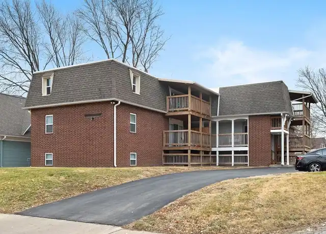 Property at 959 W 42nd St, Kansas City, MO, 64111, 2 beds, 1 bath, [object Object]