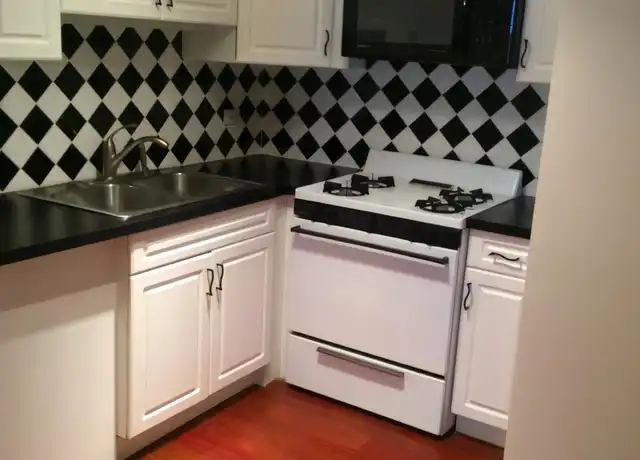 Property at 7642 S Exchange Ave #5, Chicago, IL, 60649, 1 bed, 1 bath, [object Object]
