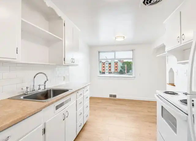 Property at 806 N 44th St Unit 806, Seattle, WA, 98103, 2 beds, 1 bath, [object Object]