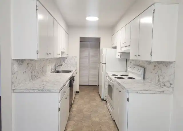 Property at 18524 Linden Ave N Unit 301, Shoreline, WA, 98133, 1 bed, 1 bath, [object Object]