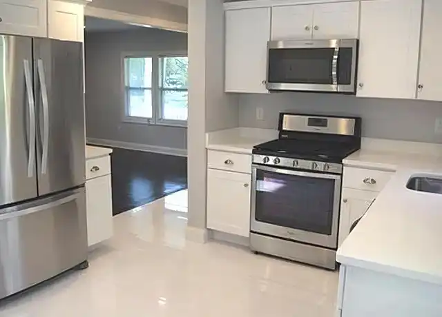 Property at 35 Phillips Ave, Stoughton, MA, 02072, 3 beds, 1.5 baths, [object Object]
