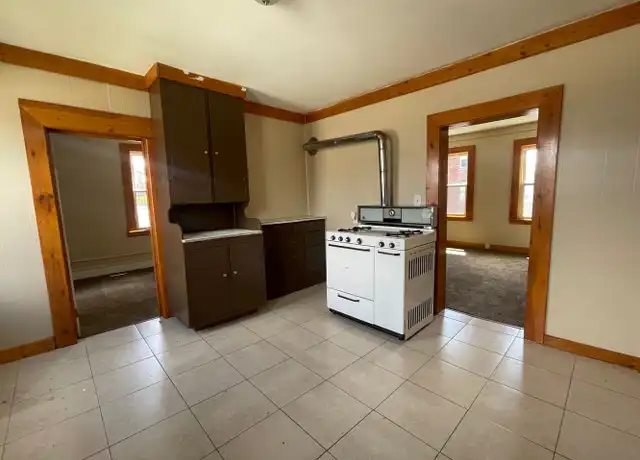 Property at 309 Hampden St Unit 2R, Holyoke, MA, 01040, 2 beds, 1 bath, [object Object]