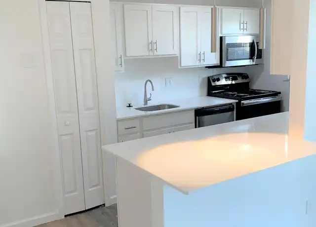Property at 17920 Detroit Ave, Lakewood, OH, 44107, 1 bed, 1 bath, [object Object]