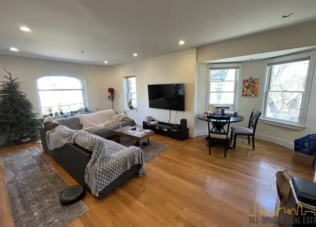 Property at 10 Selkirk Rd #2, Brighton, MA, 02135, 1 bed, 1 bath, [object Object]