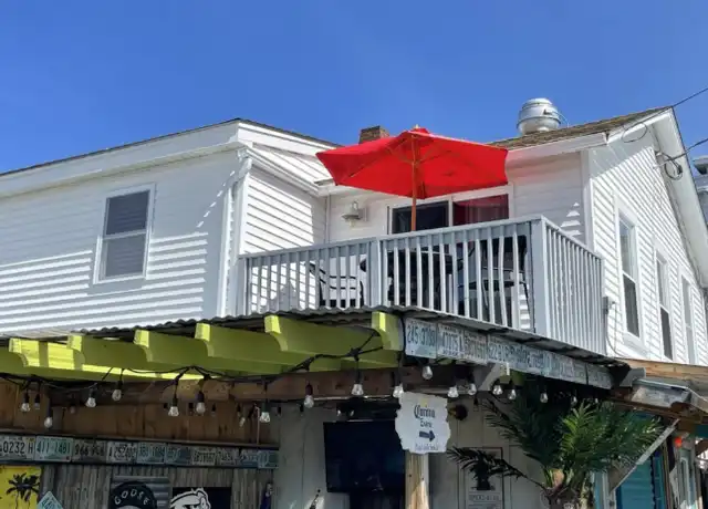 Property at 134 Ashworth Ave Unit Front Up, Hampton, NH, 03842, 3 beds, 1 bath, [object Object]