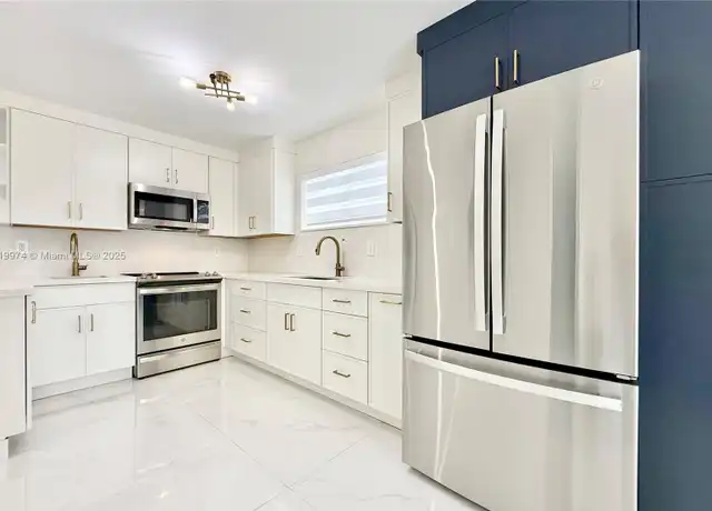 Property at 4122 Collins Ave Unit 3B, Miami Beach, FL, 33140, 2 beds, 2 baths, [object Object]