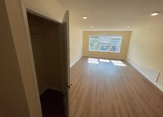 Property at 540 Northend Dr Unit 3210, Schenectady, NY, 12308, 1 bed, 1 bath, [object Object]