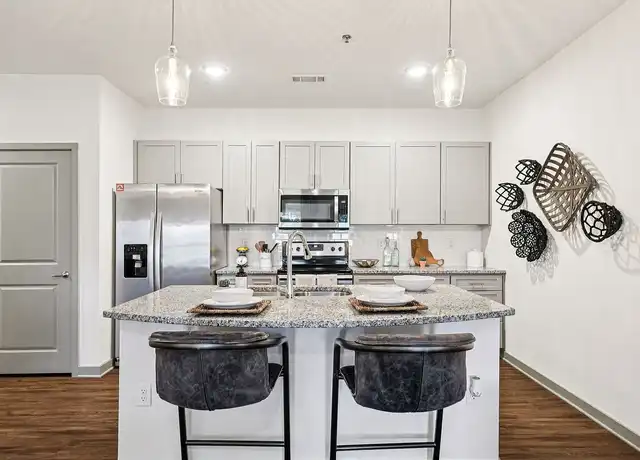 Property at The Drake - 726 Cumberland Trace Rd, Bowling Green, KY, 42103, 1-2 bed, 1-2 bath, [object Object]