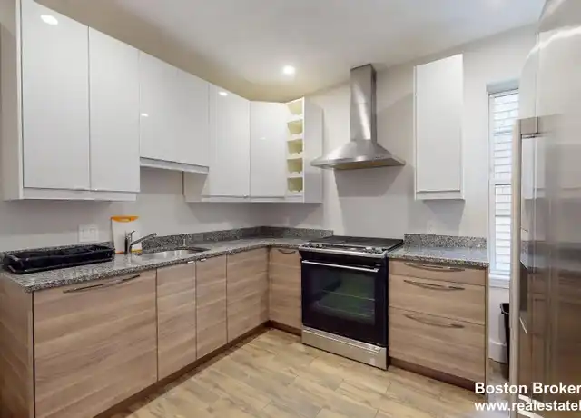 Property at 33 Edison Grn, Dorchester, MA, 02125, 3 beds, 1 bath, [object Object]