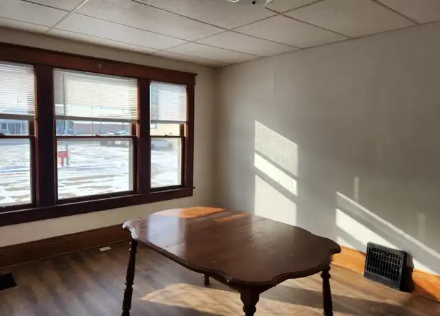 Property at 416 Seaver St, Eau Claire, WI, 54701, 5 beds, 1 bath, [object Object]