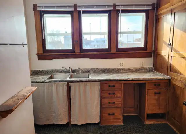 Property at 416 Seaver St, Eau Claire, WI, 54701, 5 beds, 1 bath, [object Object]