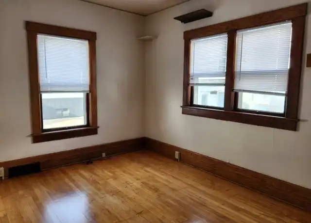 Property at 416 Seaver St, Eau Claire, WI, 54701, 5 beds, 1 bath, [object Object]