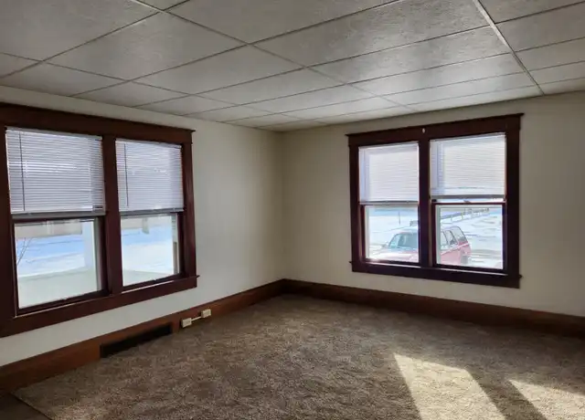 Property at 416 Seaver St, Eau Claire, WI, 54701, 5 beds, 1 bath, [object Object]